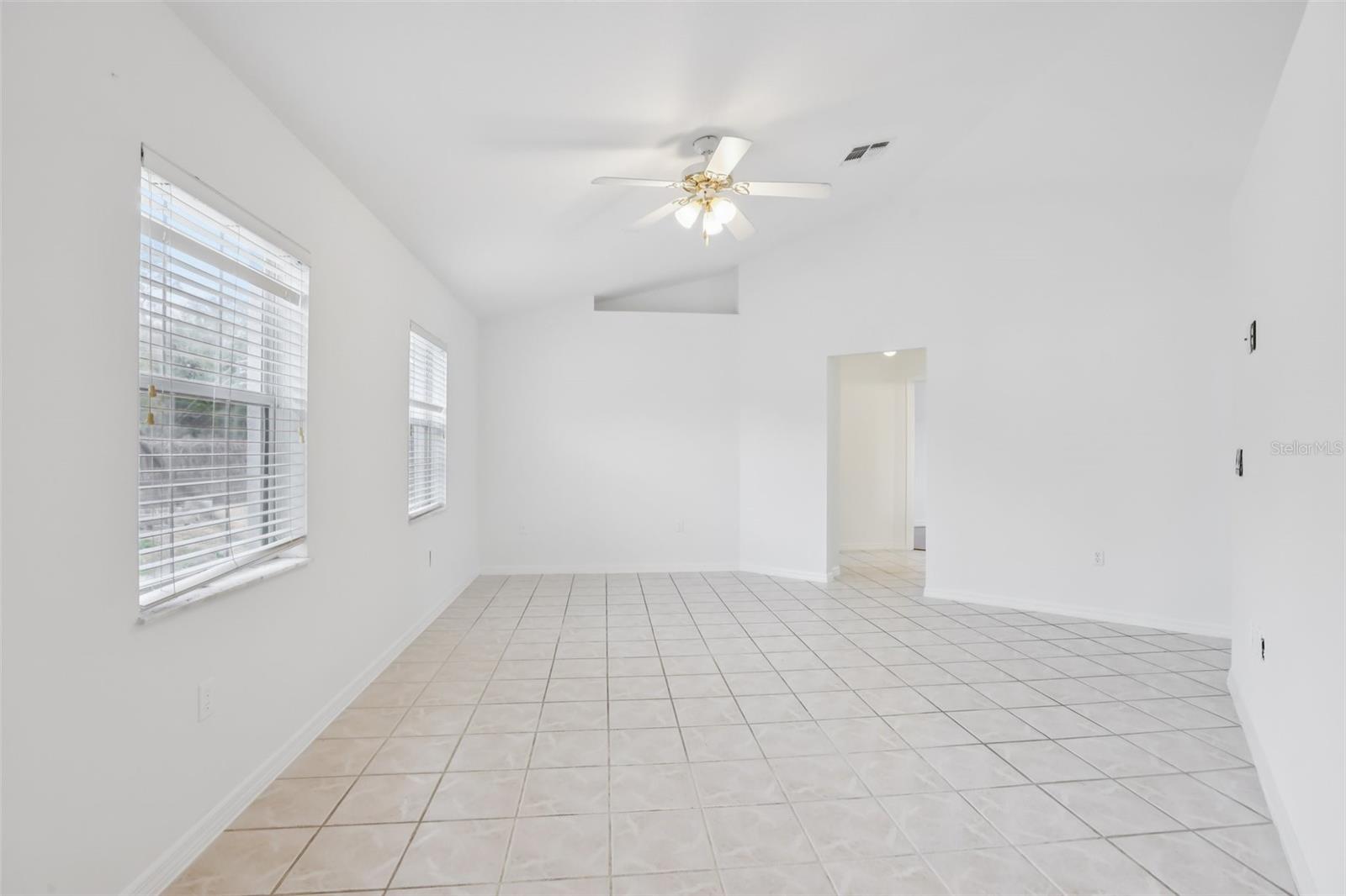 Image 9 of 54 For 6917 Oakcrest Way