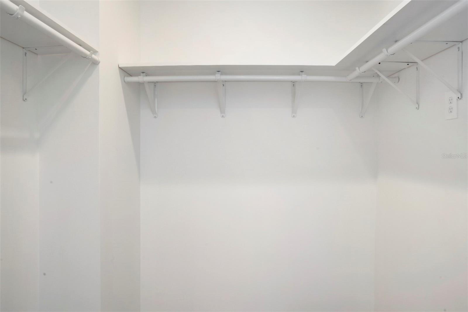 Image 17 of 54 For 400 Central Avenue 906