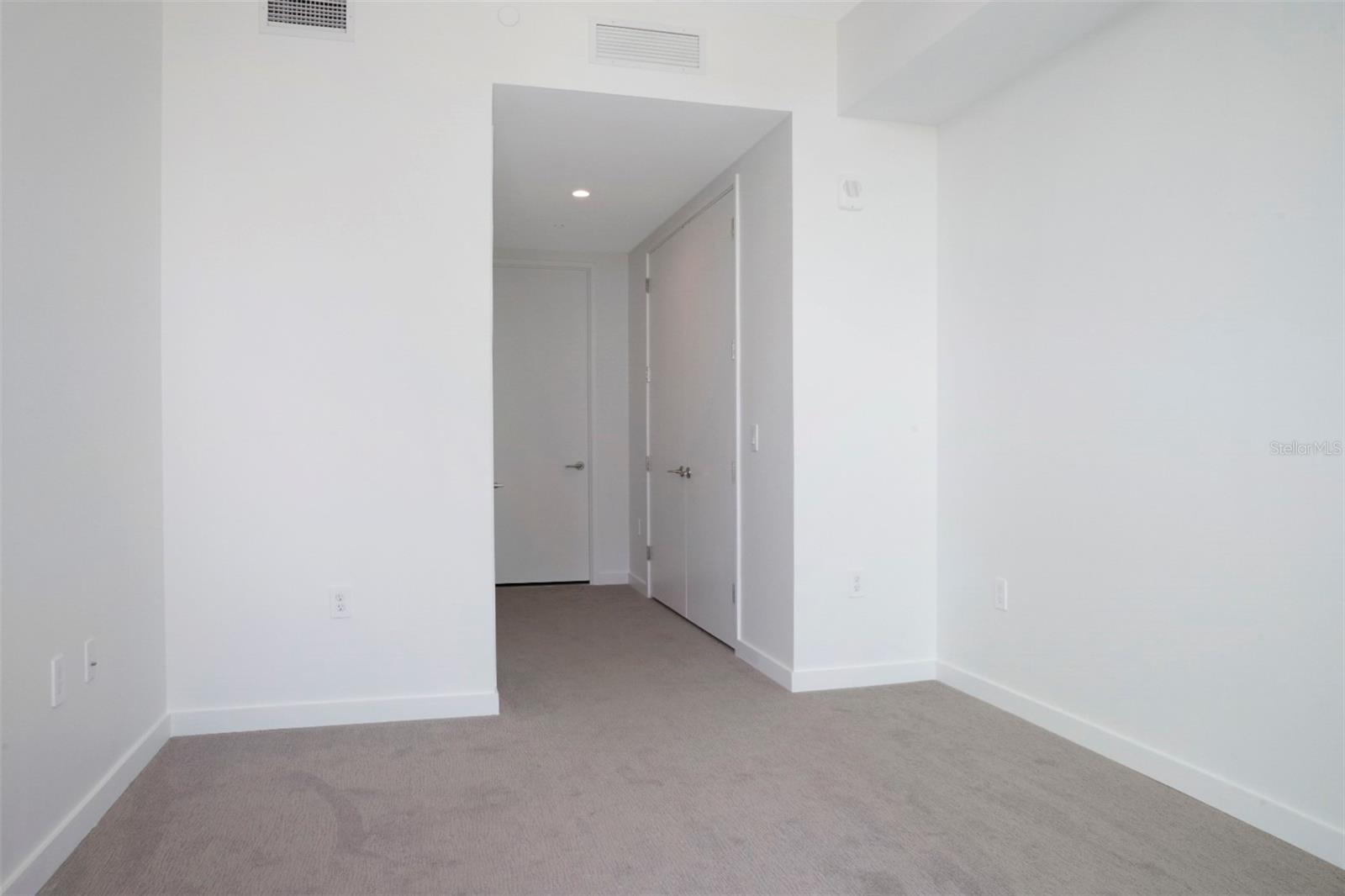 Image 22 of 54 For 400 Central Avenue 906