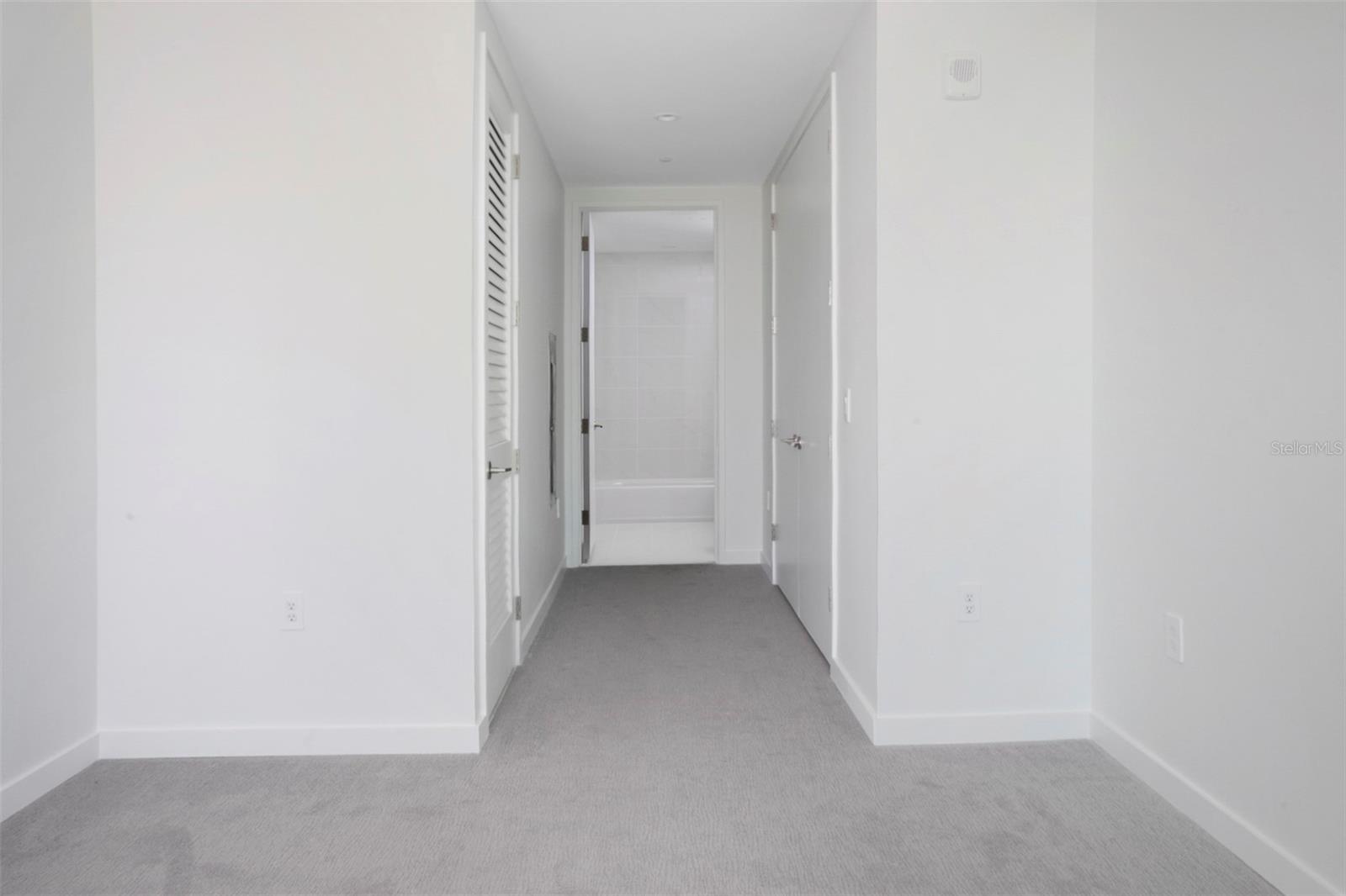 Image 23 of 54 For 400 Central Avenue 906