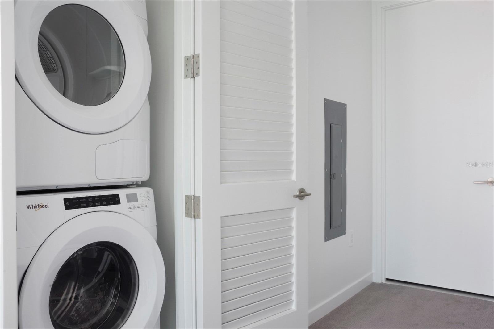 Image 25 of 54 For 400 Central Avenue 906