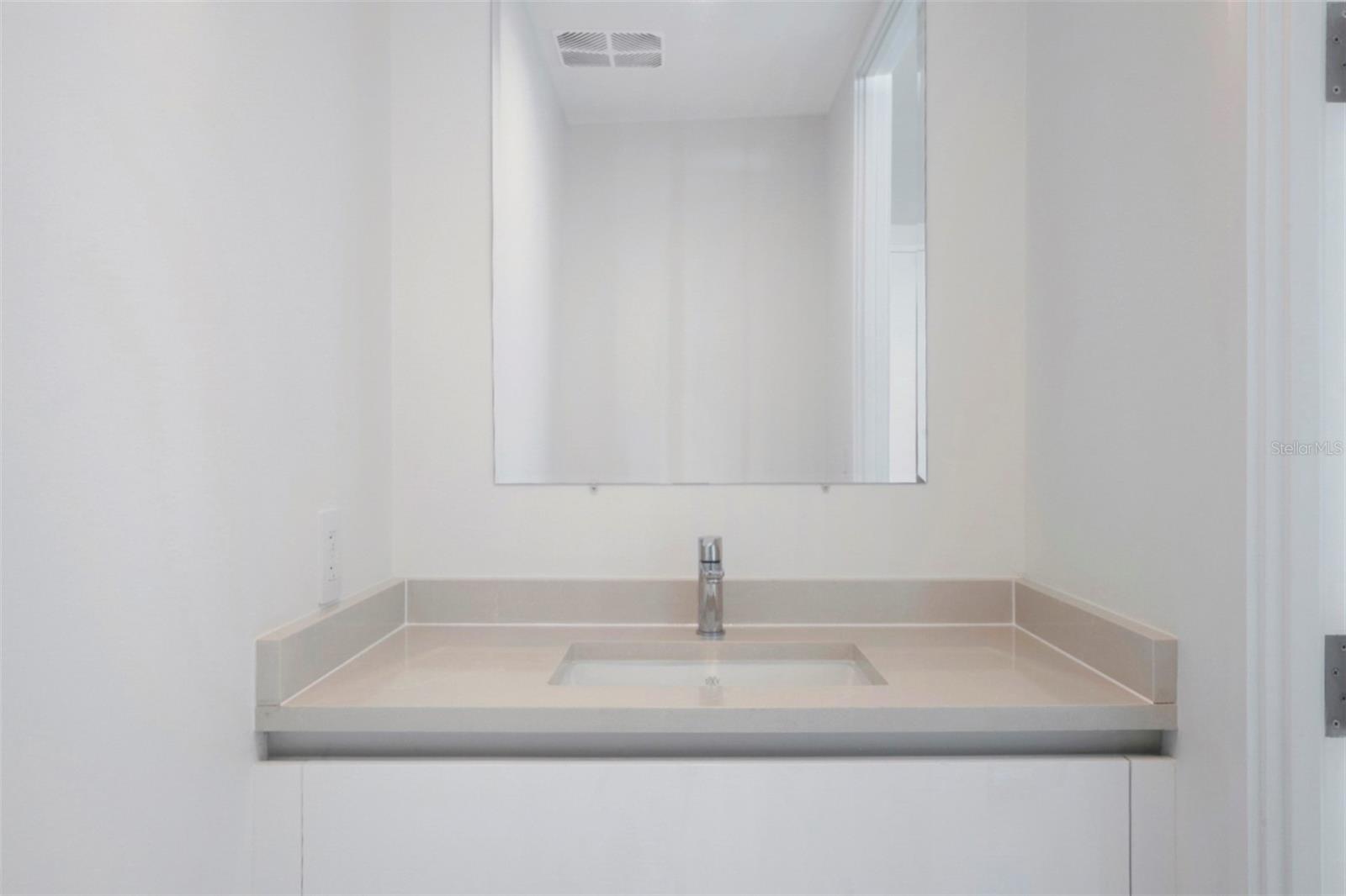 Image 27 of 54 For 400 Central Avenue 906