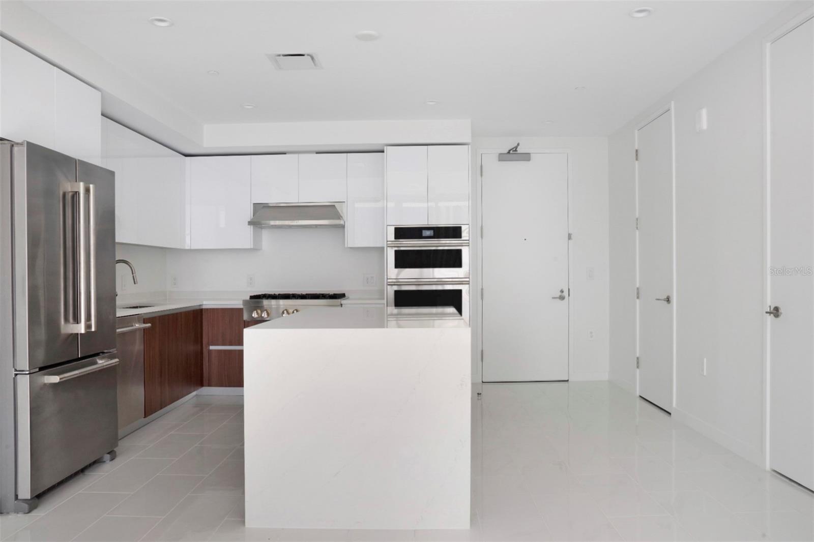 Image 6 of 54 For 400 Central Avenue 906