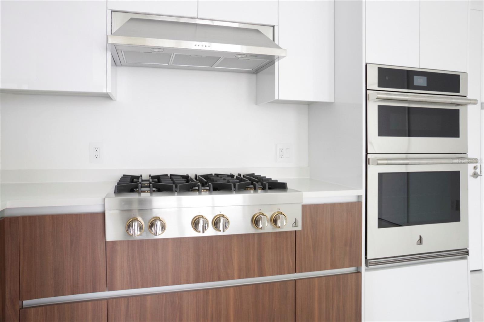 Image 8 of 54 For 400 Central Avenue 906