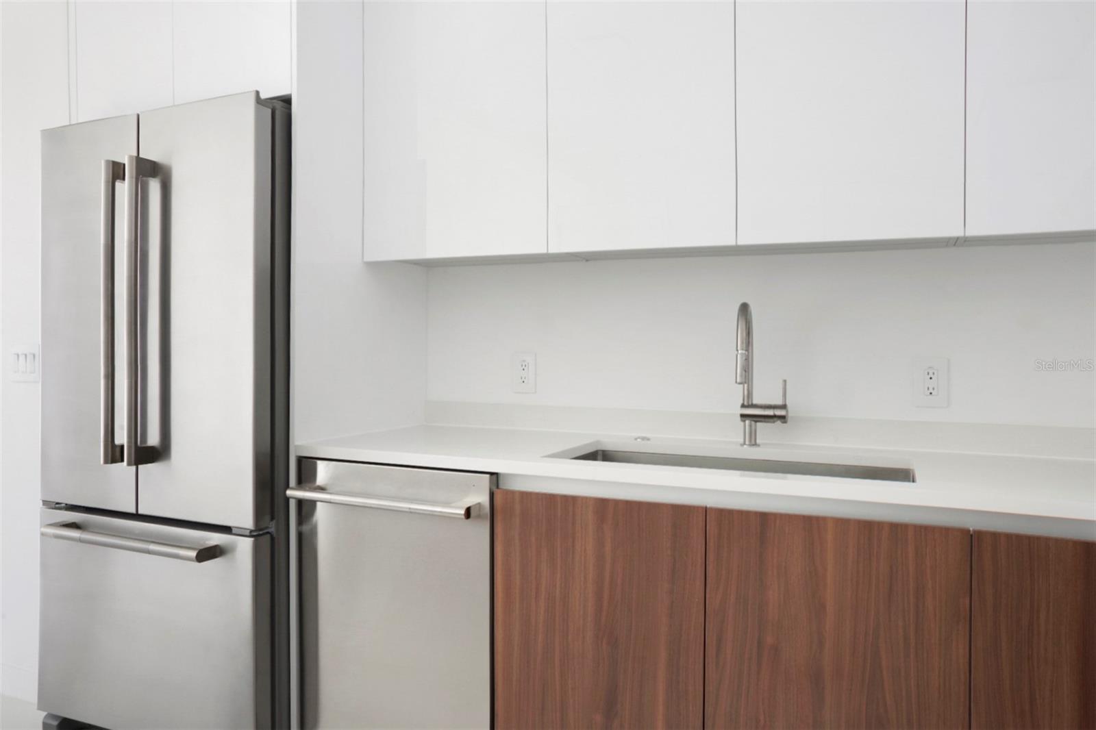 Image 9 of 54 For 400 Central Avenue 906