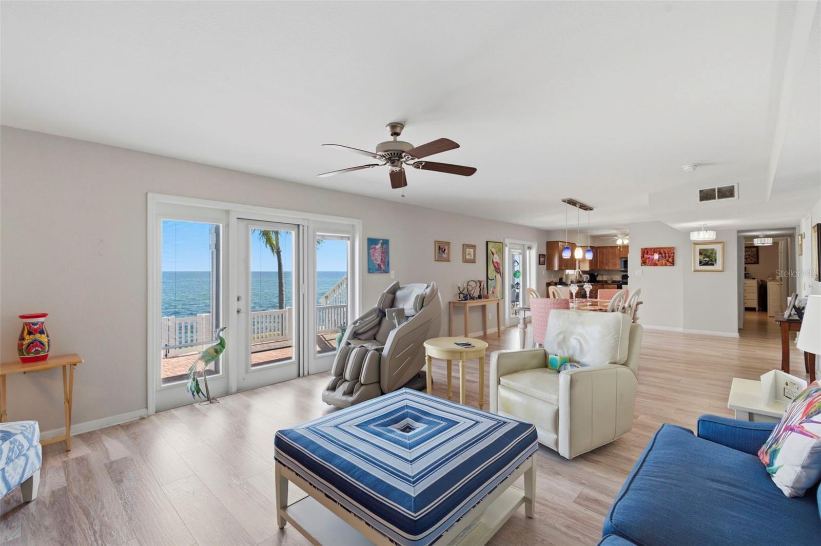 Listing photo id 11 for 4842 Coquina Key Drive Se B