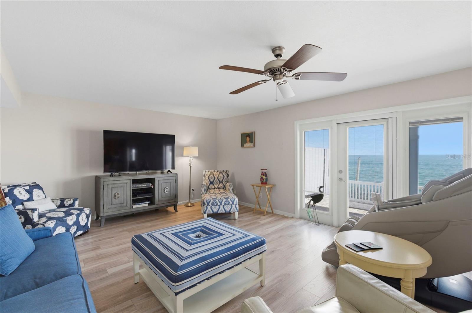 Listing photo id 12 for 4842 Coquina Key Drive Se B