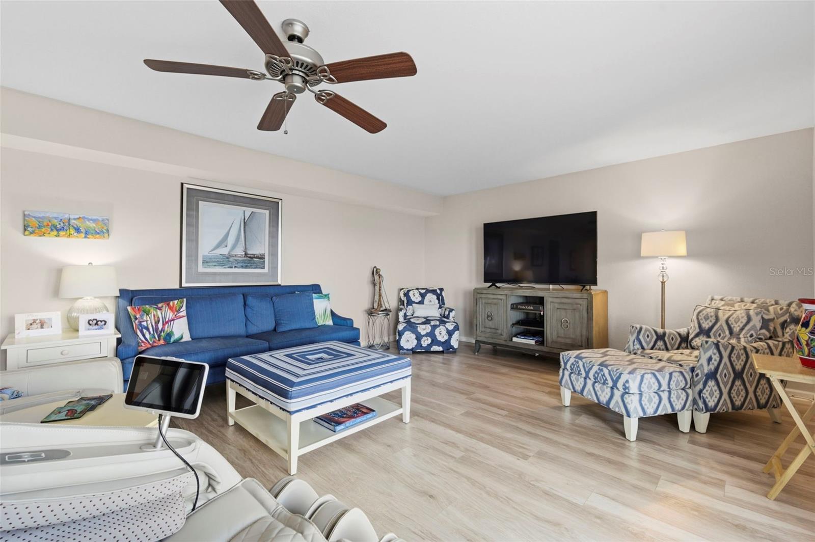 Listing photo id 13 for 4842 Coquina Key Drive Se B