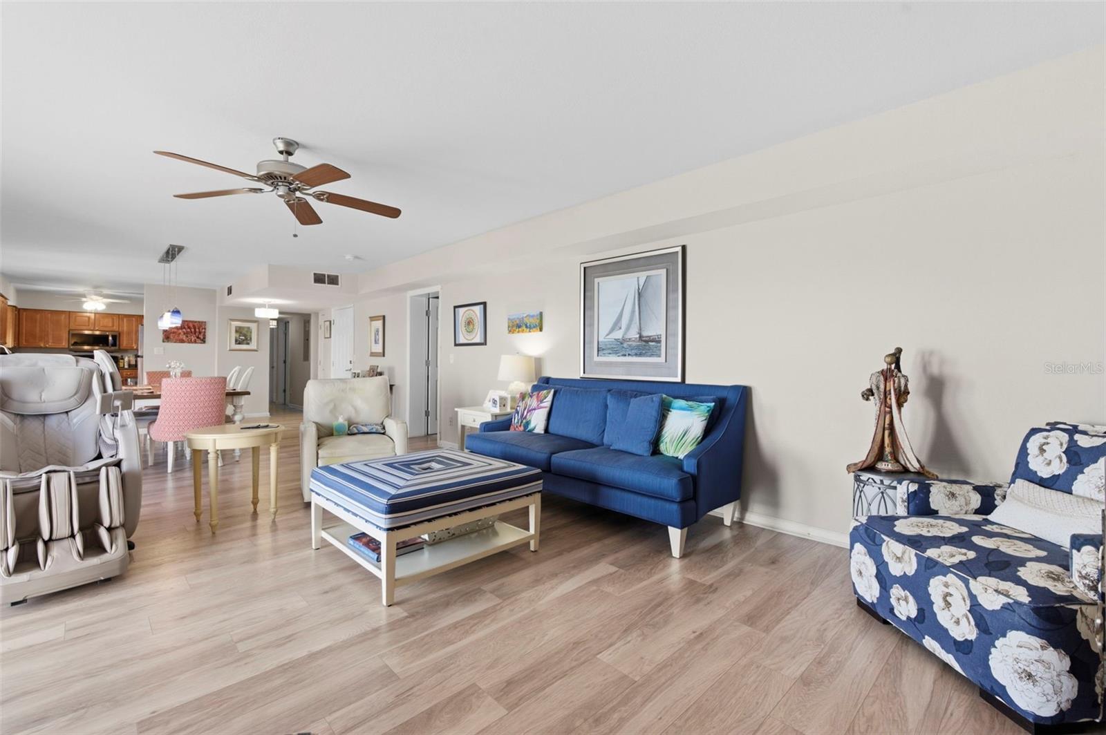 Listing photo id 14 for 4842 Coquina Key Drive Se B
