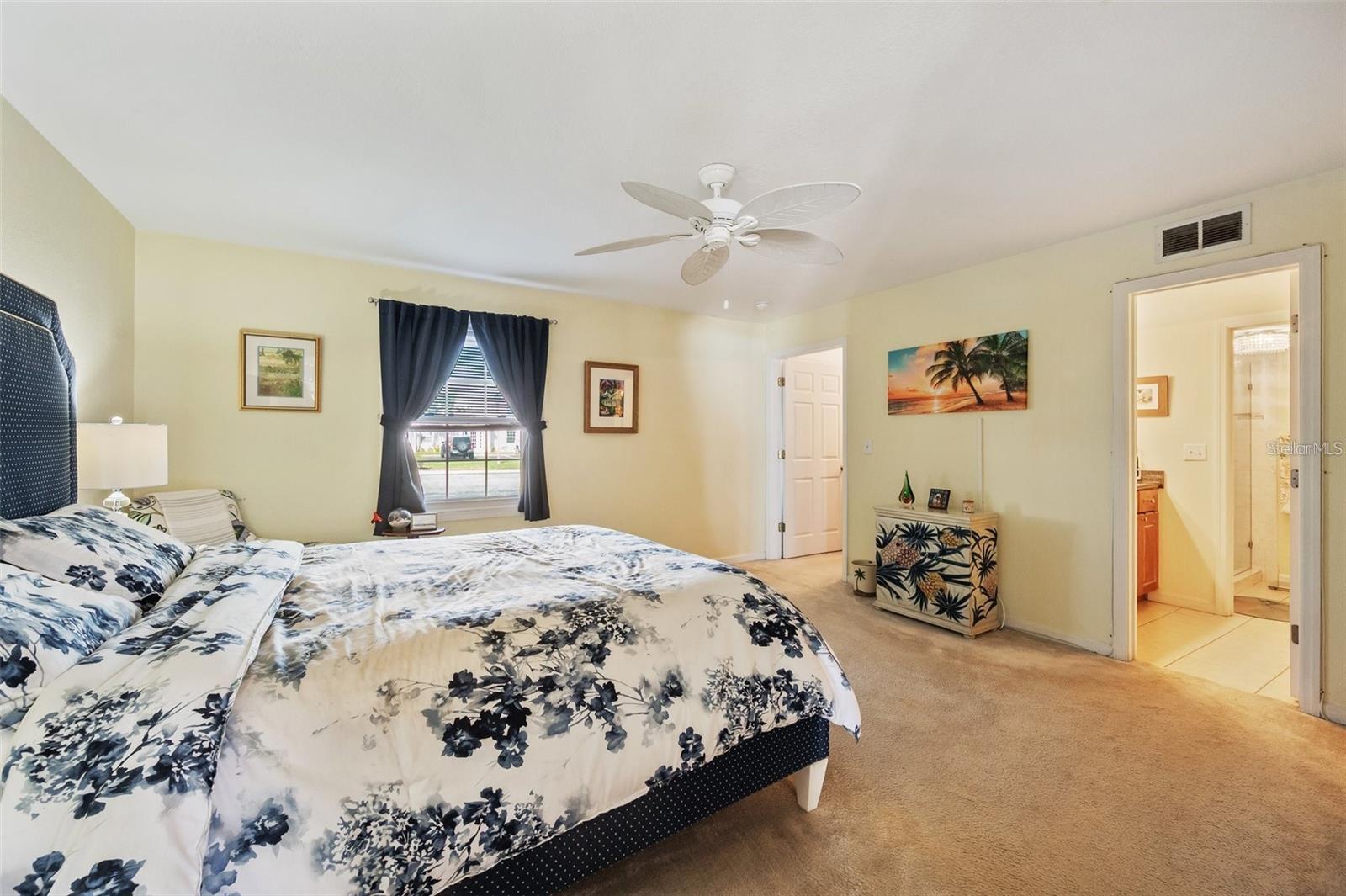 Listing photo id 16 for 4842 Coquina Key Drive Se B