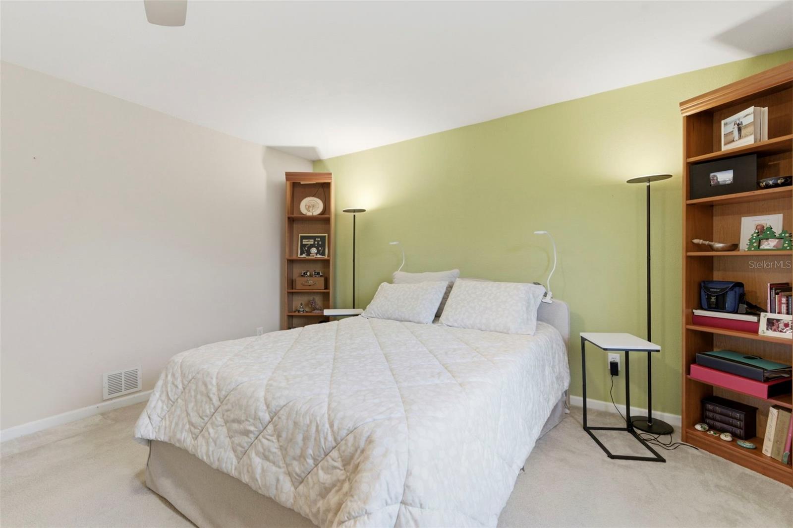 Listing photo id 20 for 4842 Coquina Key Drive Se B