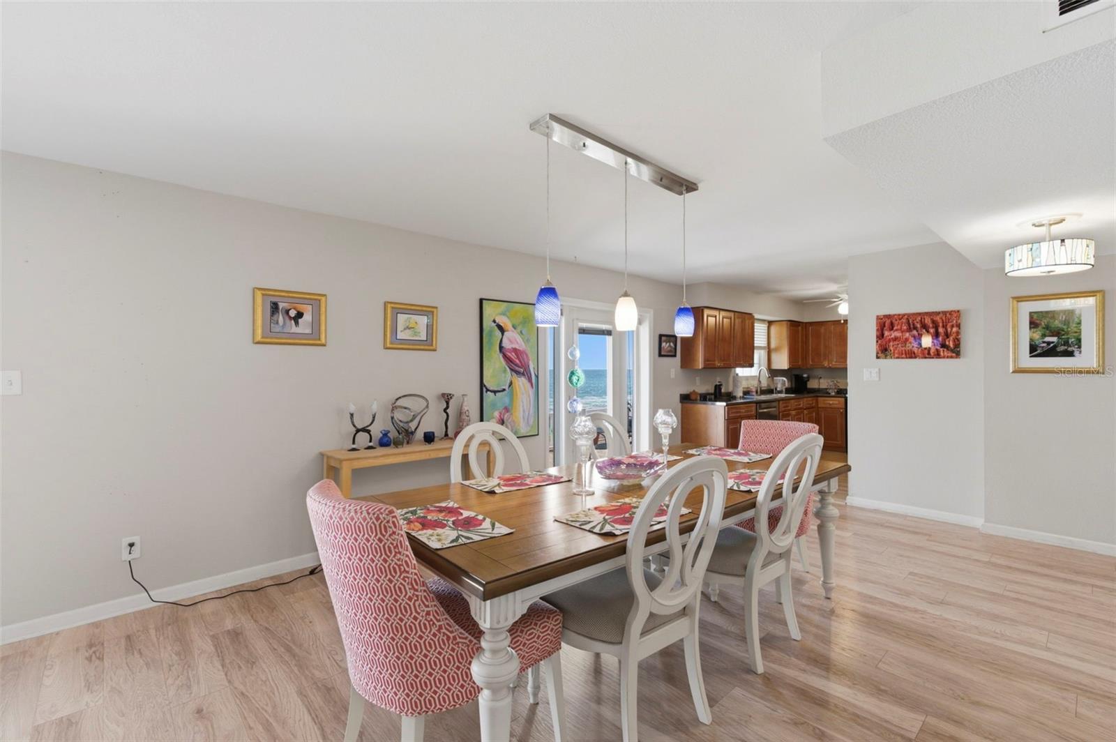 Listing photo id 2 for 4842 Coquina Key Drive Se B