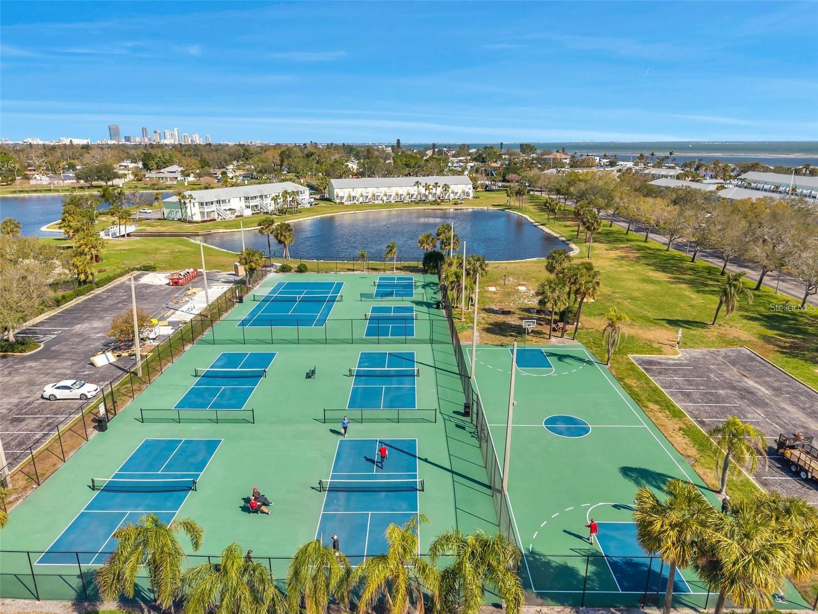 Listing photo id 41 for 4842 Coquina Key Drive Se B