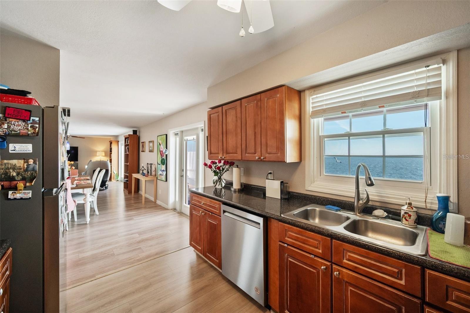 Listing photo id 7 for 4842 Coquina Key Drive Se B