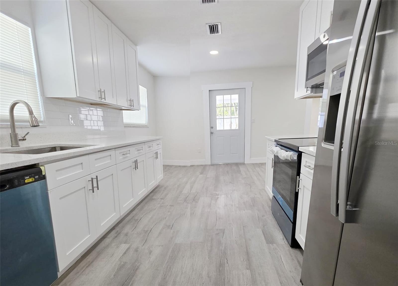 Image 11 of 26 For 10415 27th Street