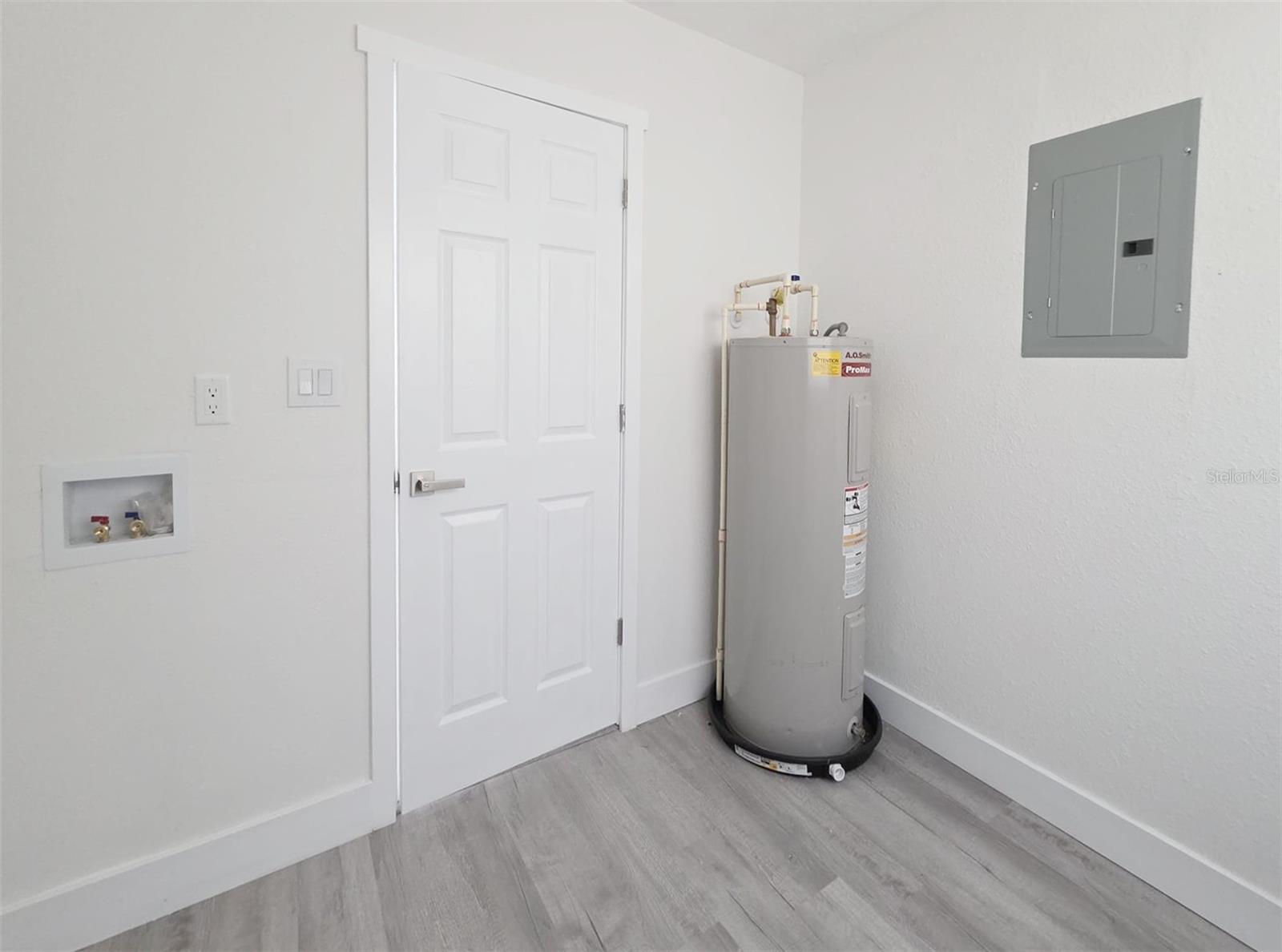 Image 21 of 26 For 10415 27th Street