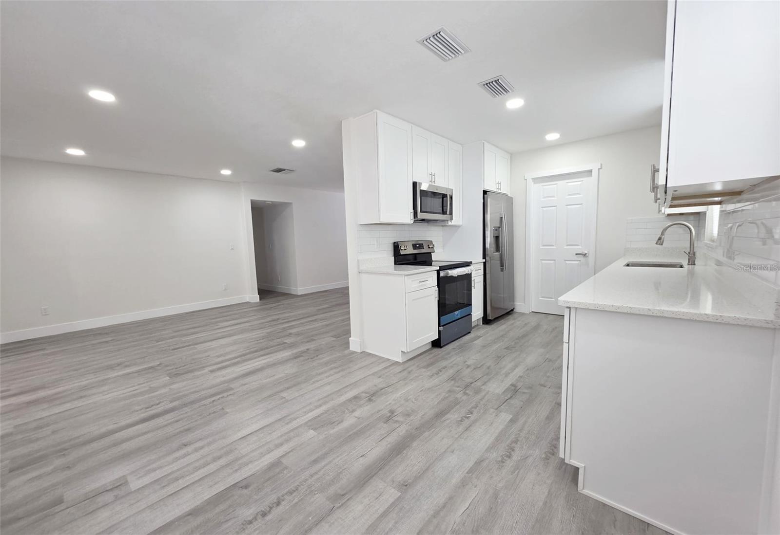 Image 9 of 26 For 10415 27th Street