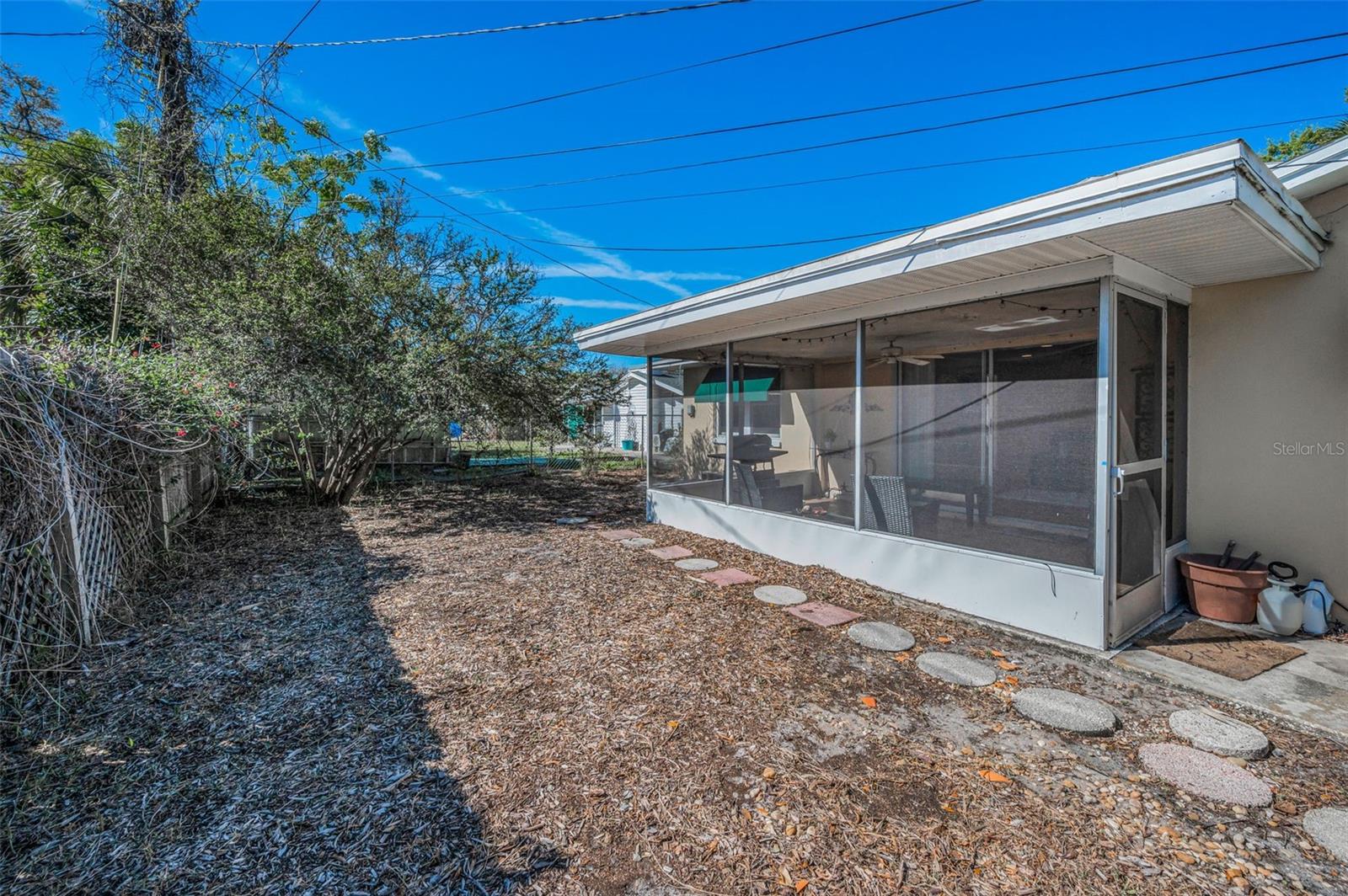 Image 23 of 25 For 2053 Jefferson Avenue