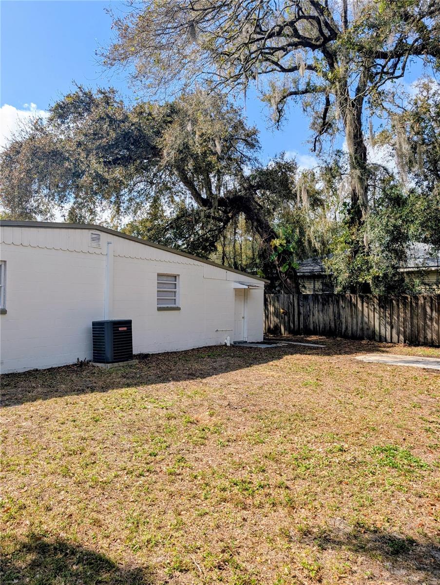 Image 18 of 25 For 1212 Crawford Street