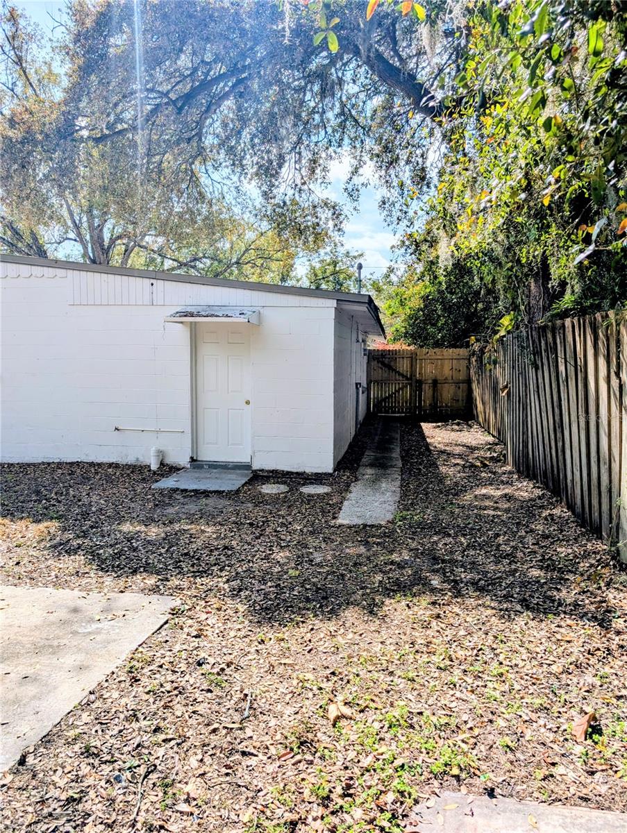 Image 21 of 25 For 1212 Crawford Street