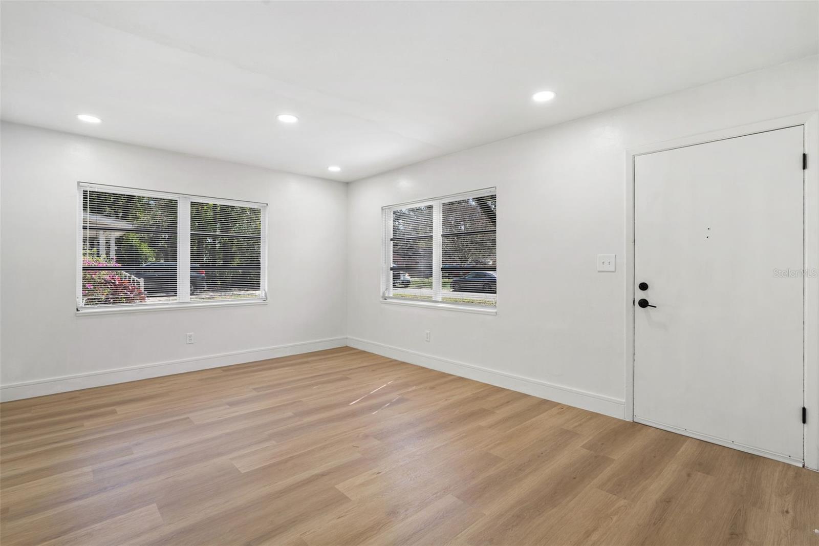 Image 4 of 25 For 1212 Crawford Street