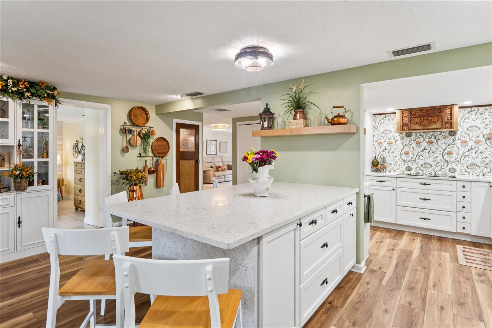 Image 14 of 52 For 6811 Altavista Street