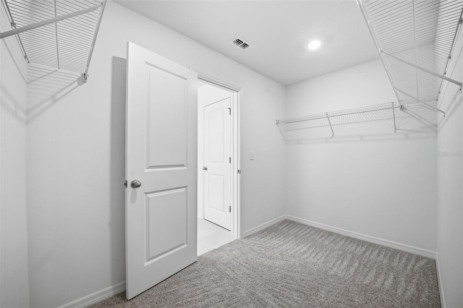 Image 29 of 59 For 37411 Roanoke River Way