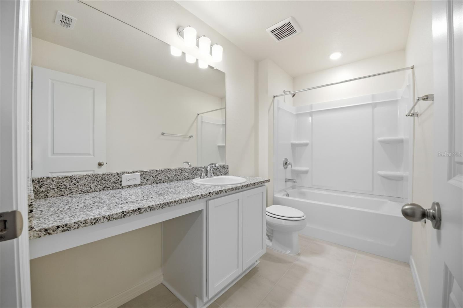 Image 33 of 59 For 37411 Roanoke River Way