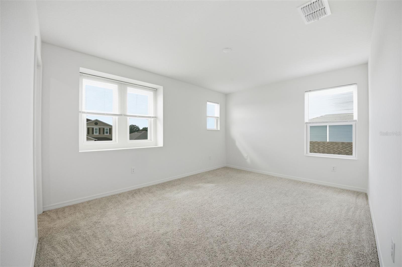 Image 35 of 59 For 37411 Roanoke River Way