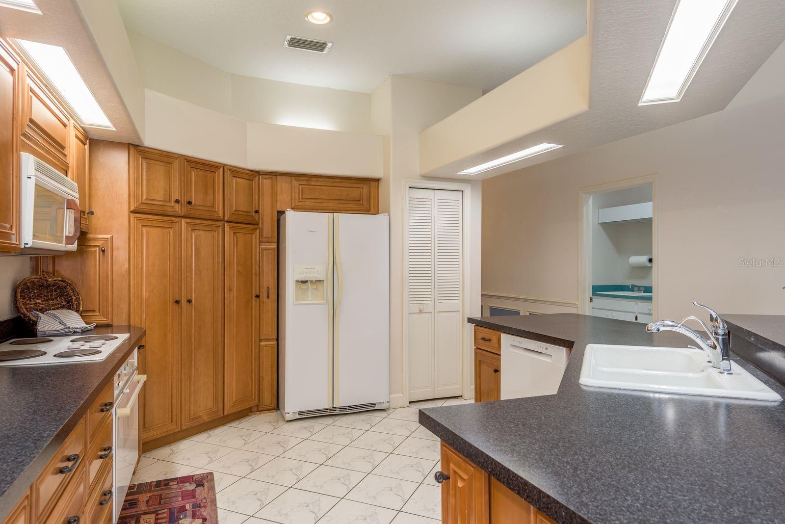 Image 11 of 48 For 771 Weathersfield Drive