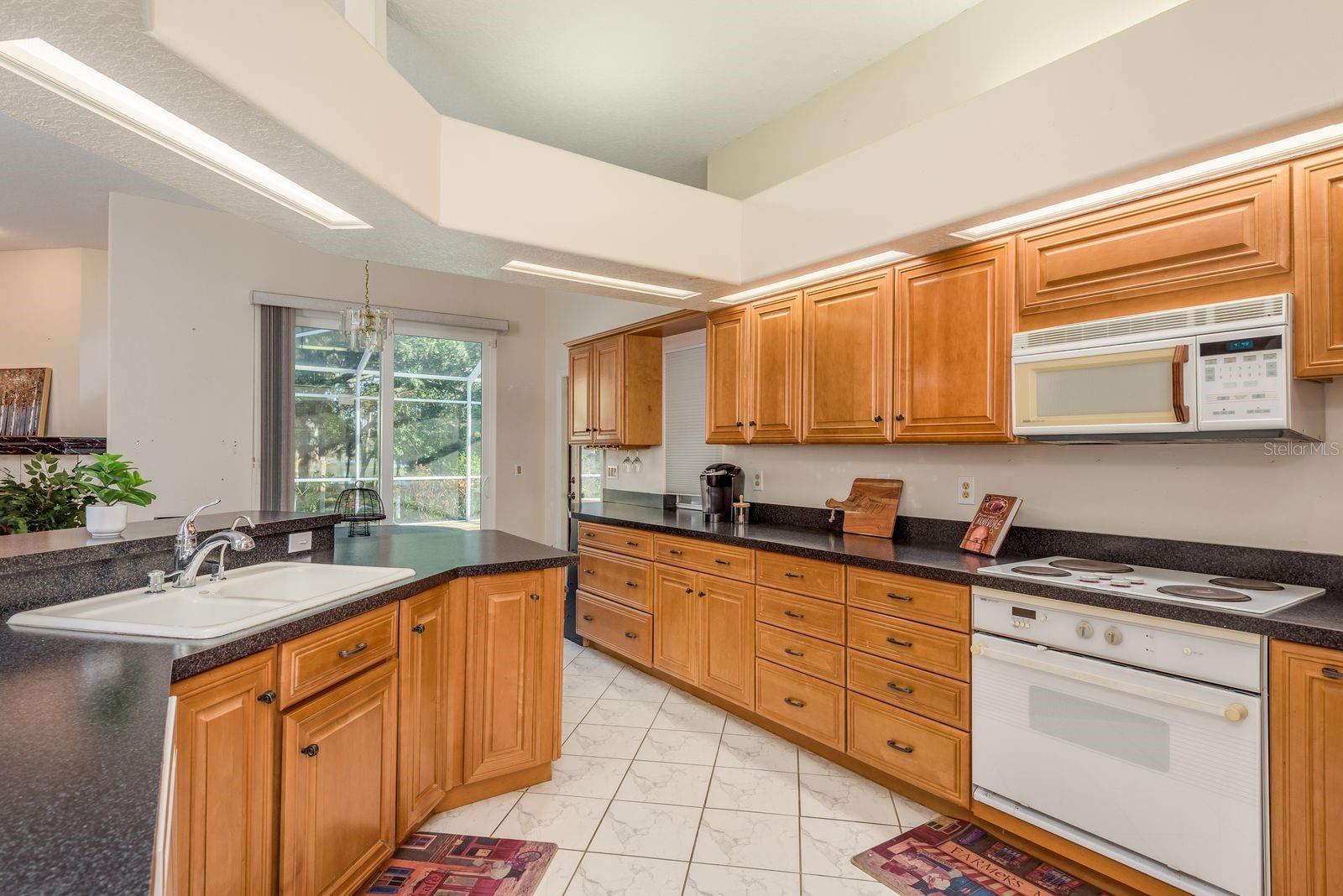 Image 12 of 48 For 771 Weathersfield Drive