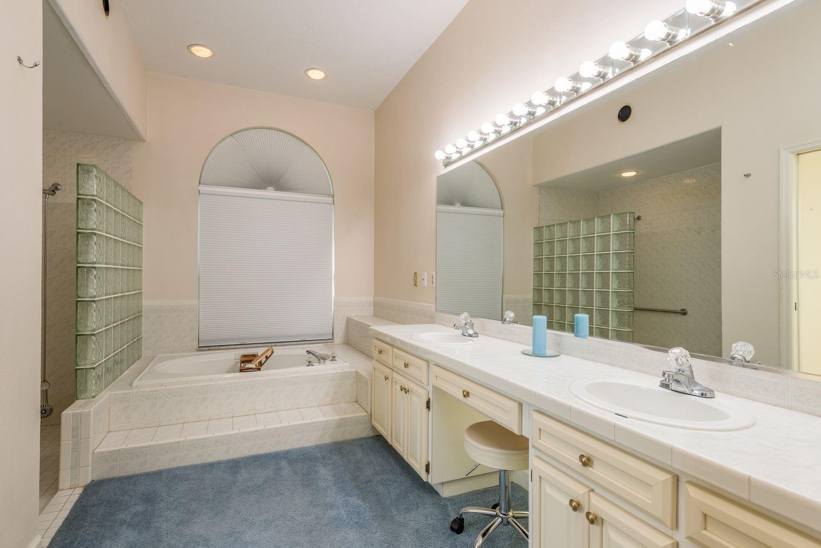 Image 22 of 48 For 771 Weathersfield Drive