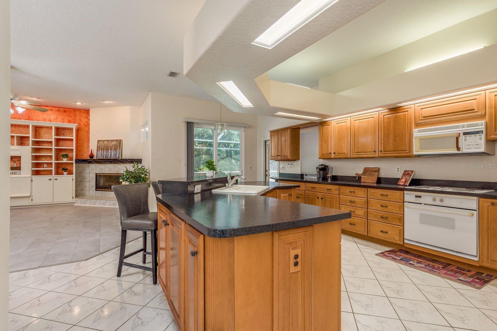 Image 8 of 48 For 771 Weathersfield Drive