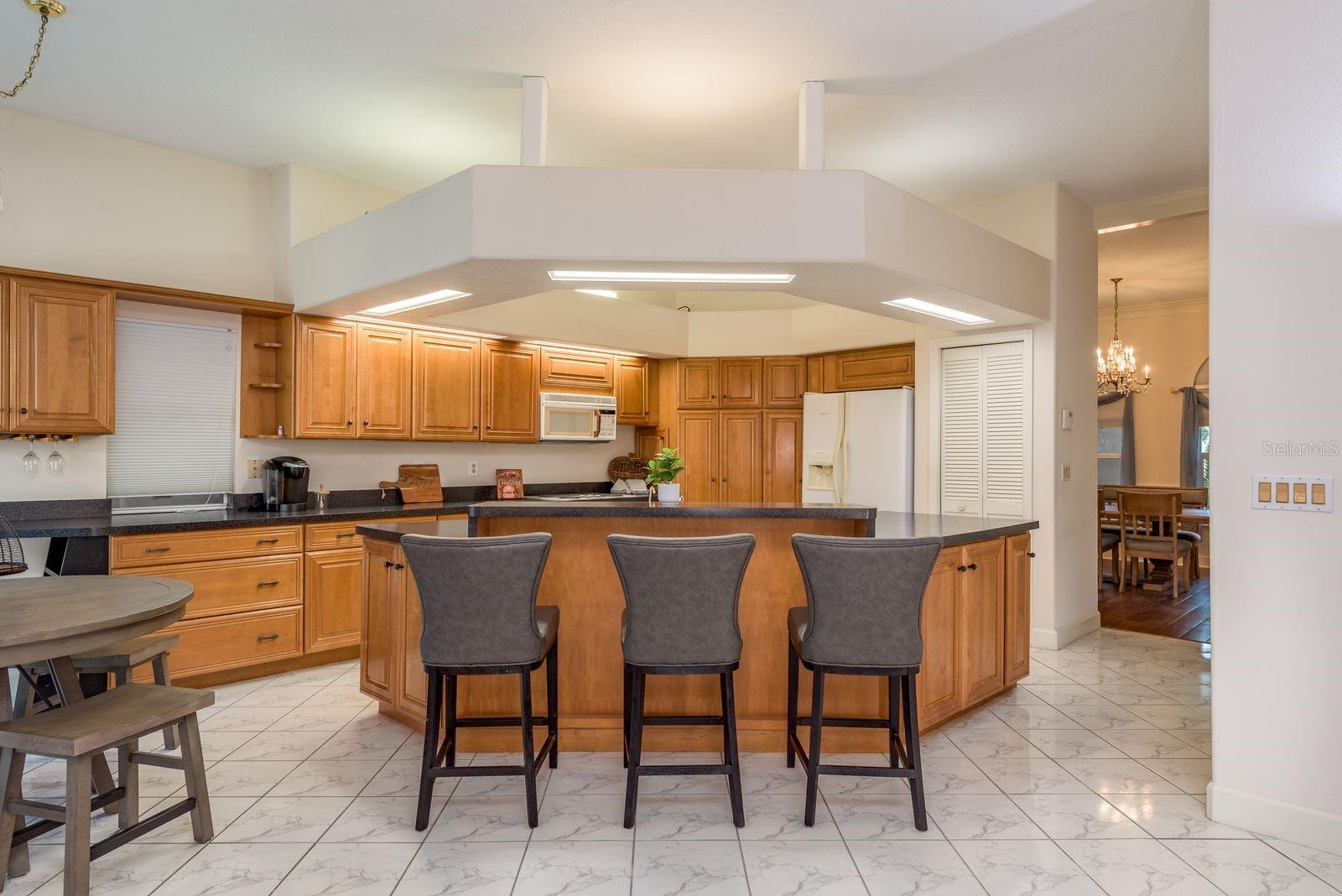 Image 9 of 48 For 771 Weathersfield Drive