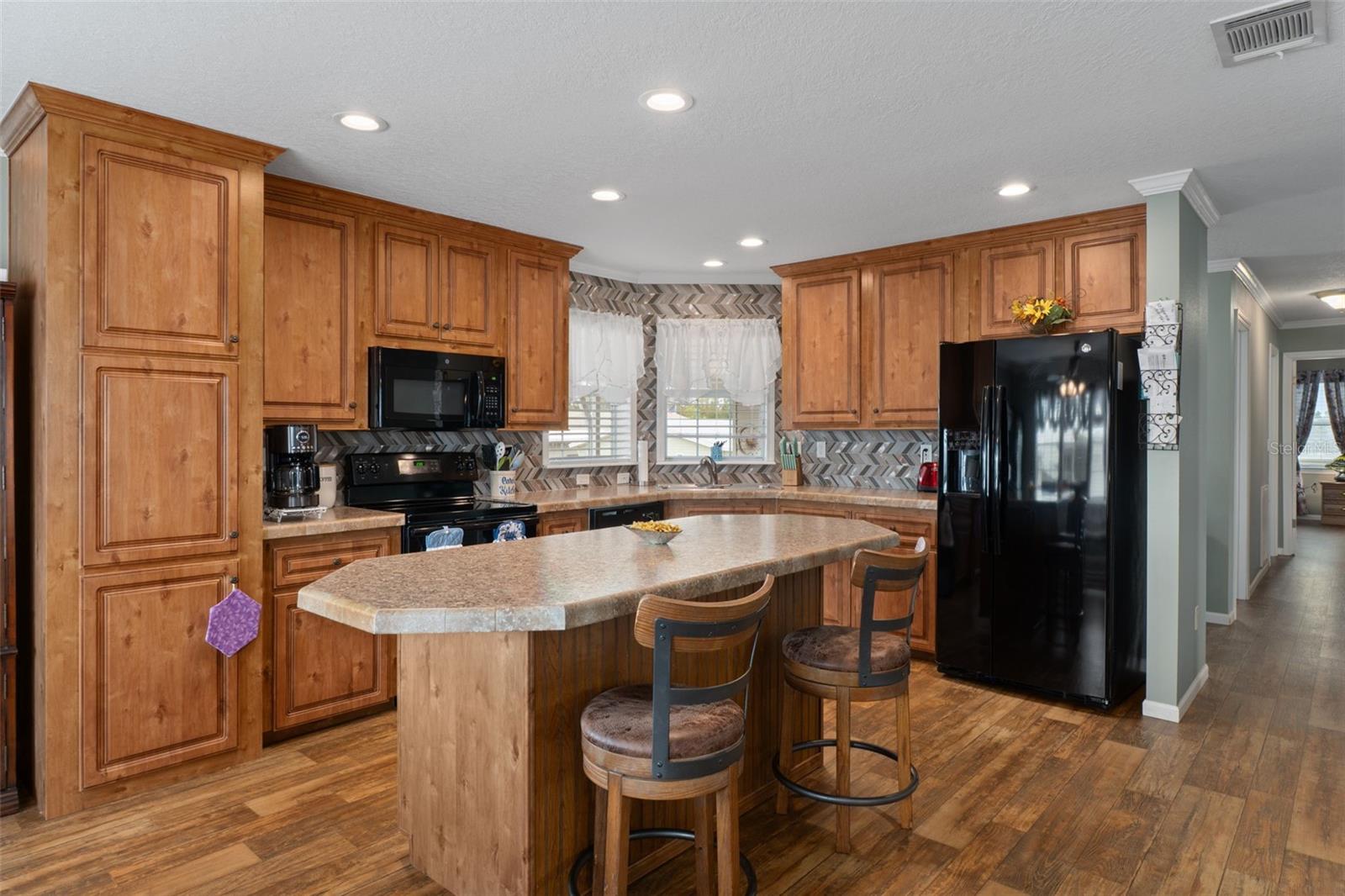 Image 11 of 38 For 37533 Gill Avenue