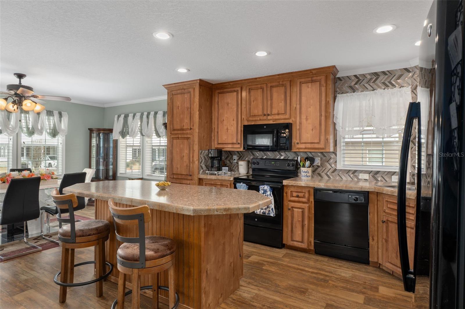 Image 13 of 38 For 37533 Gill Avenue