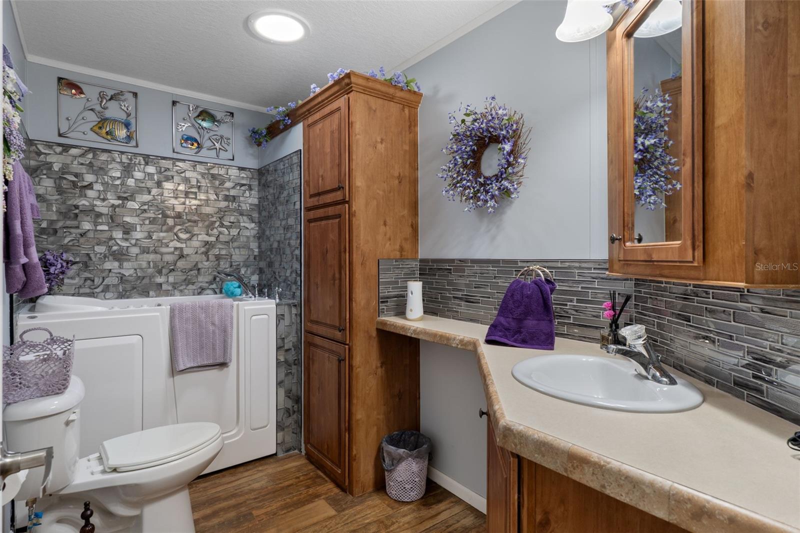 Image 24 of 38 For 37533 Gill Avenue