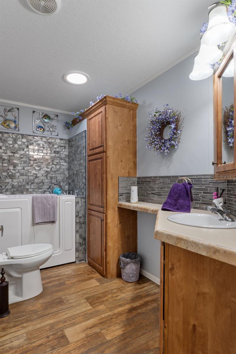 Image 25 of 38 For 37533 Gill Avenue