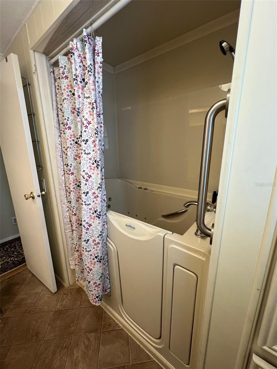 Listing photo id 17 for 29250 Us Highway 19 N 248