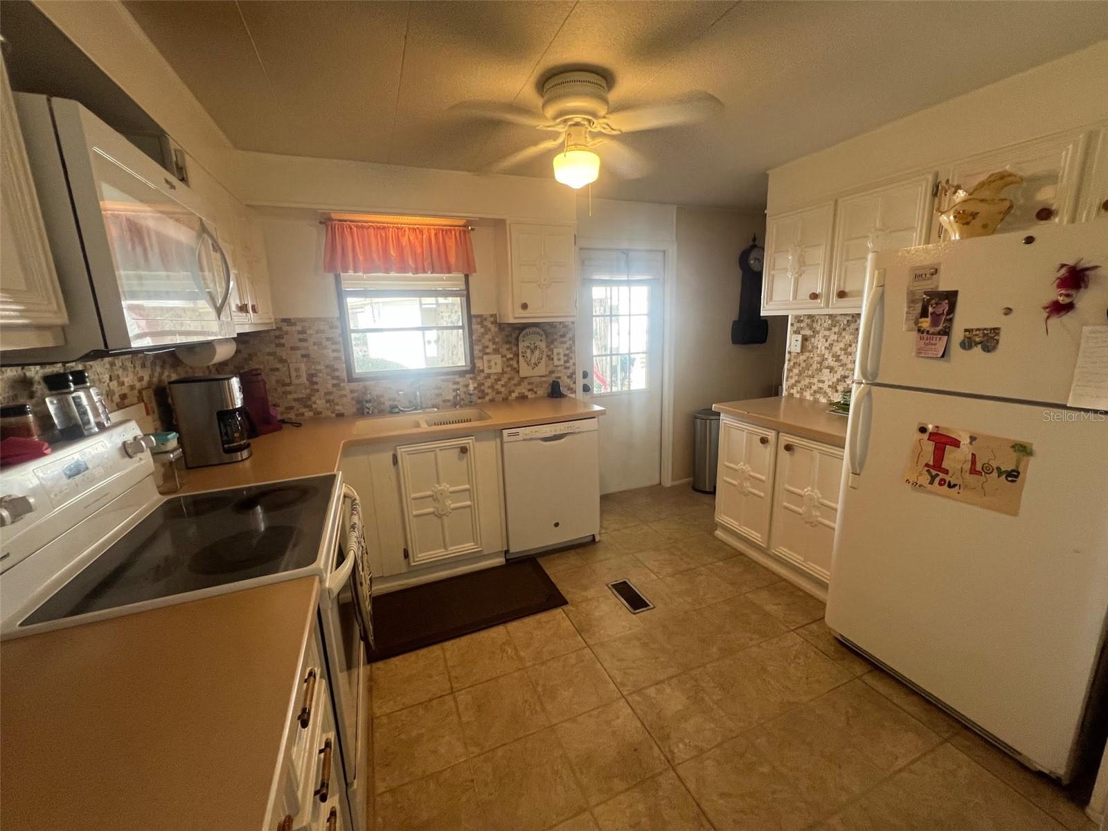 Listing photo id 3 for 29250 Us Highway 19 N 248