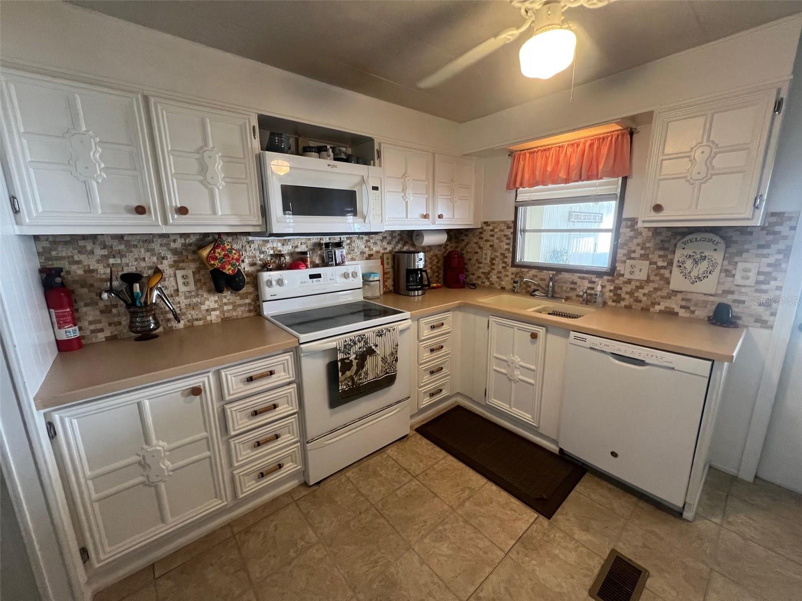 Listing photo id 4 for 29250 Us Highway 19 N 248