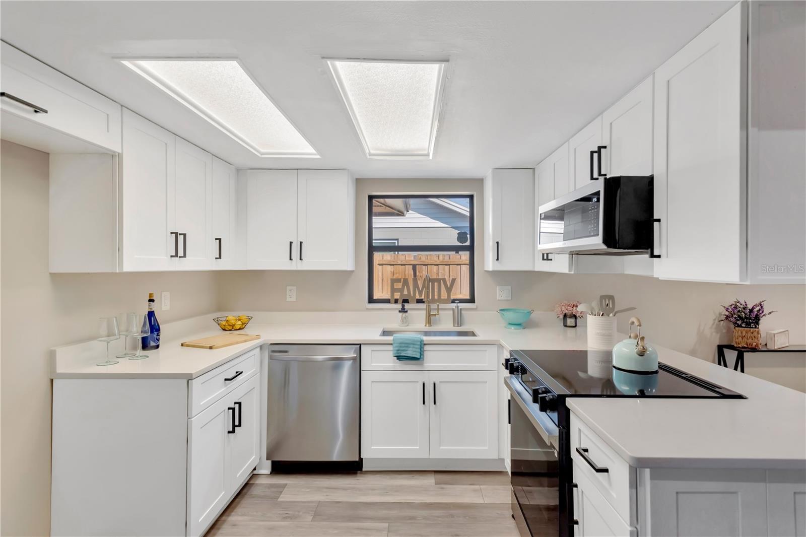 Image 4 of 27 For 3727 Coppertree Circle