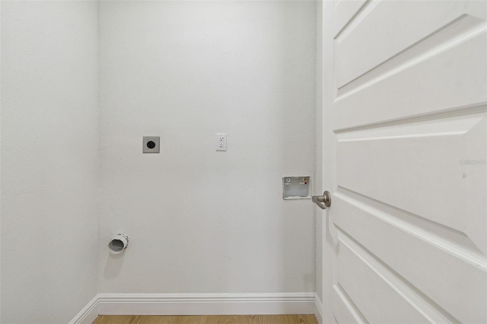 Image 34 of 98 For 7910 Powhatan Avenue