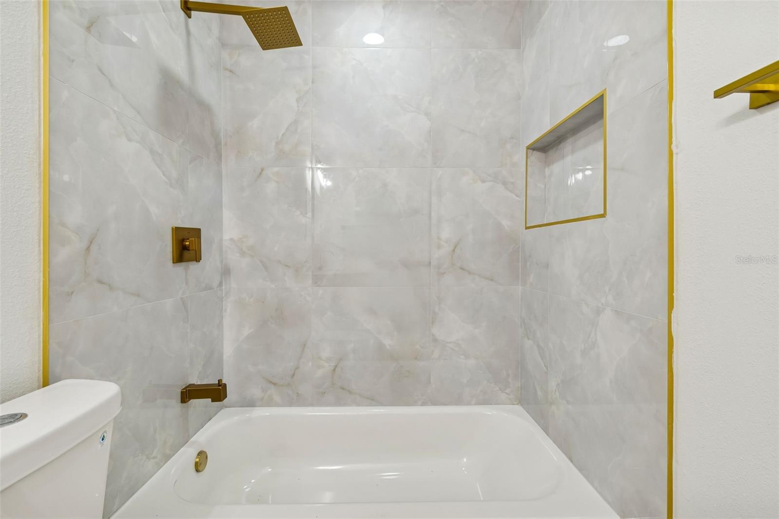 Image 36 of 98 For 7910 Powhatan Avenue