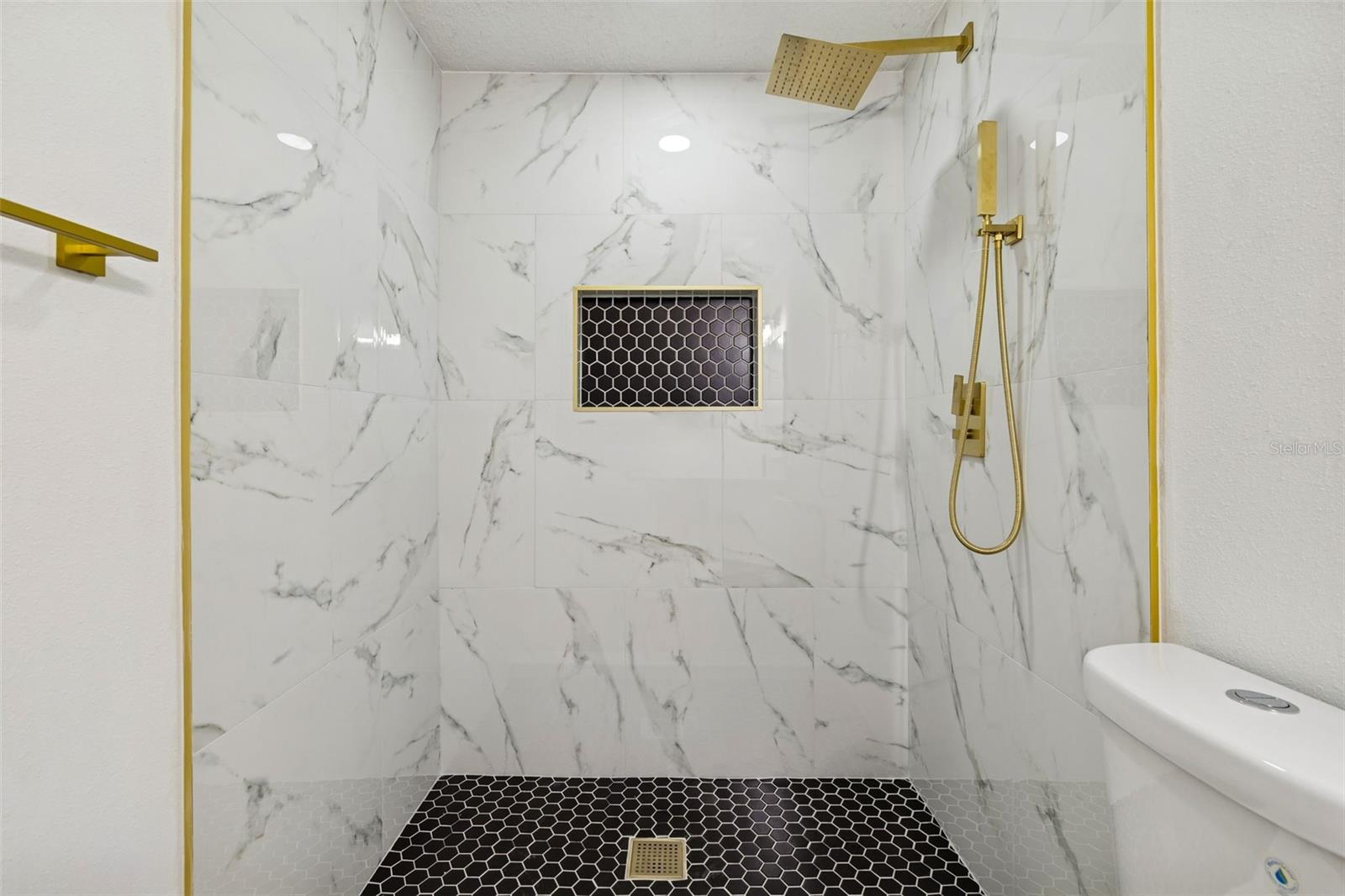 Image 55 of 98 For 7910 Powhatan Avenue