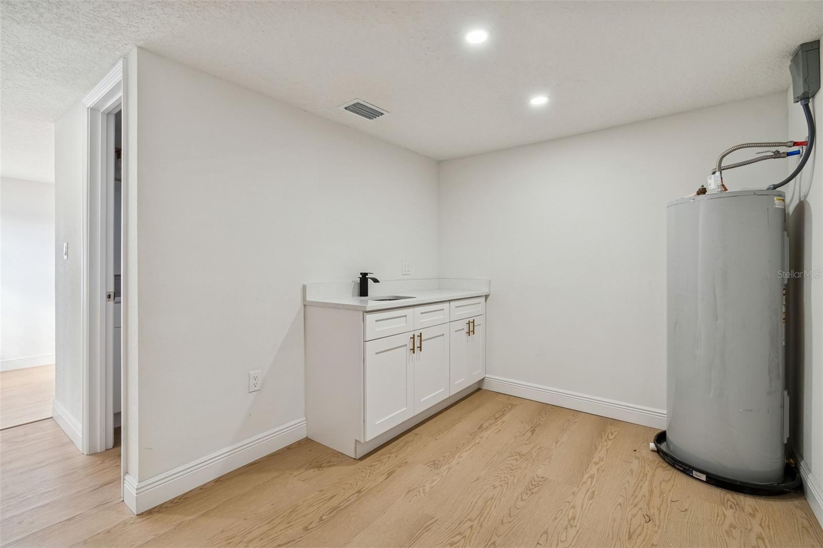 Image 69 of 98 For 7910 Powhatan Avenue