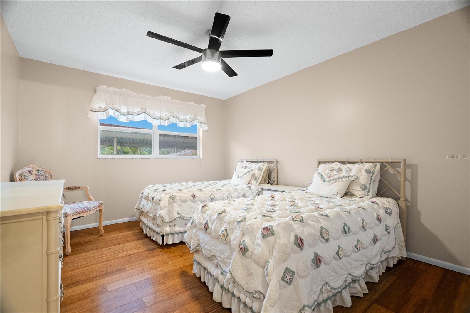 Image 20 of 33 For 116 Dogwood Circle 116