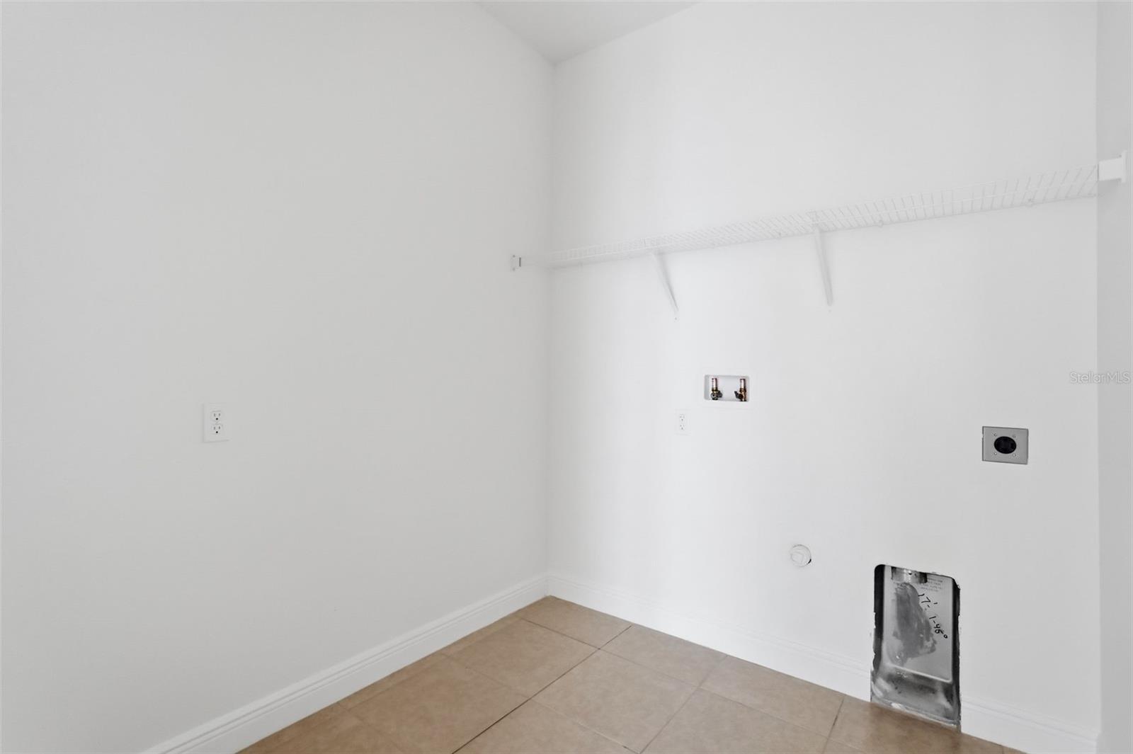 Image 40 of 53 For 9106 Luncarty Drive