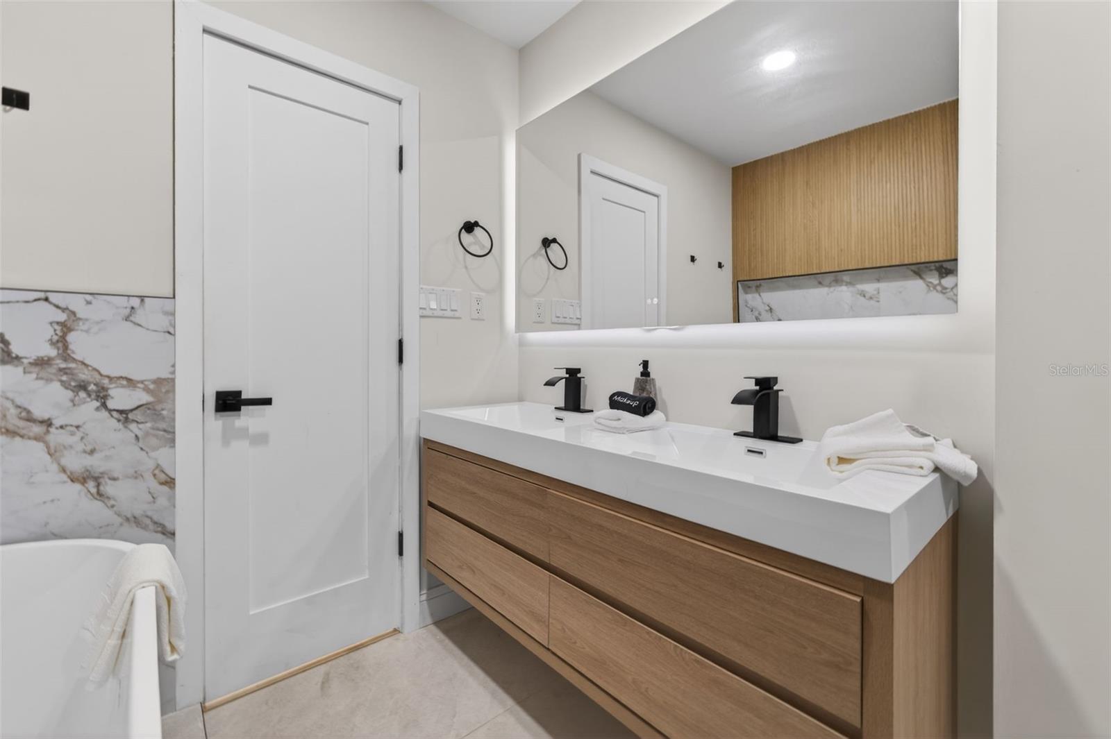 Image 21 of 37 For 510 79th Avenue