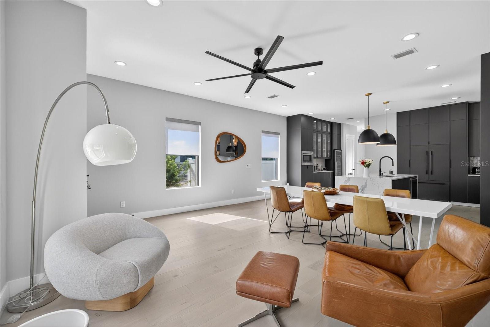 Image 12 of 60 For 423 Amelia Avenue 2